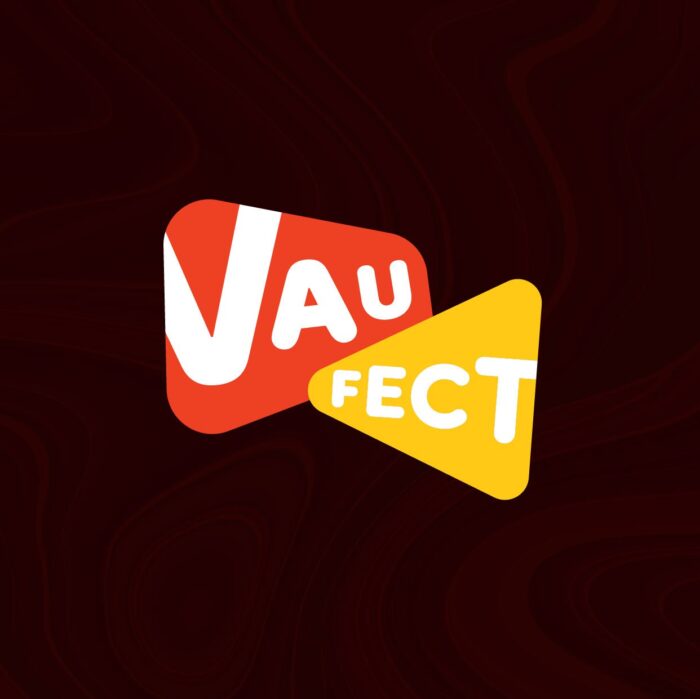 На фото розроблений логотип на чорному фоні. Він складається з двох слів Vau Fect. Напис зроблений білими буквами на двох трикутниках, спрямованих один до одного, червоного і жовтого кольору.